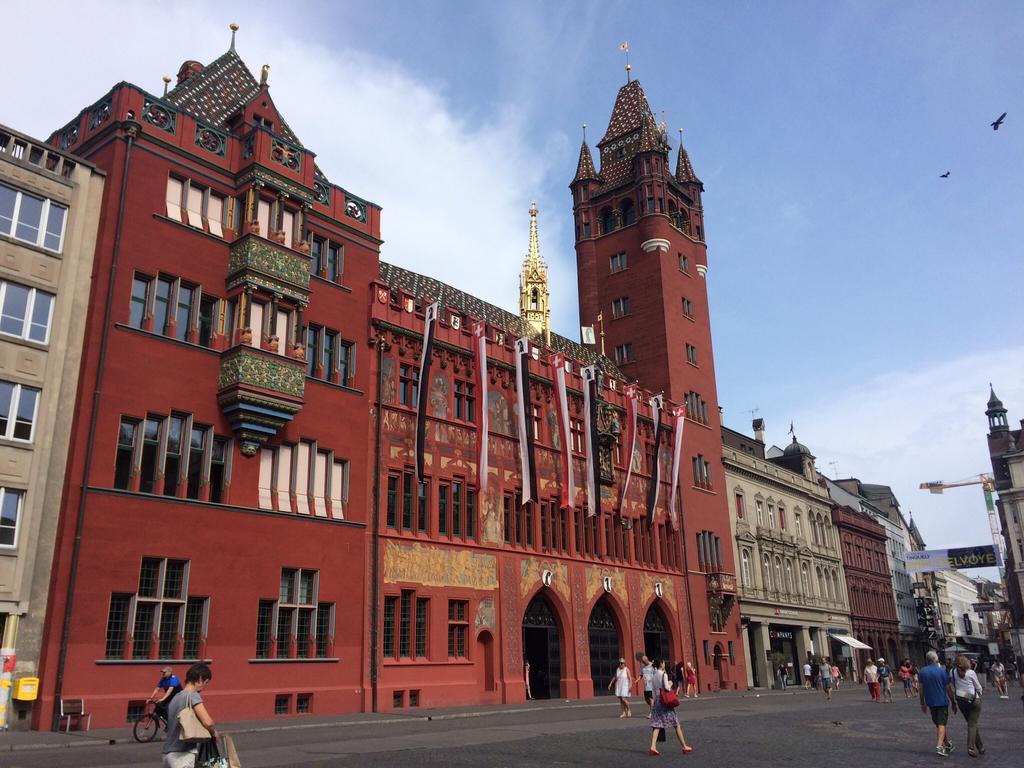 In Swiss Home - Rathaus From 1284 Historical Apartment Basel Ngoại thất bức ảnh